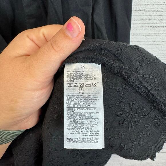 Old Navy Plus Size Black Eyelet Plunge Waisted Blouse Size 3X - Picture 8 of 9